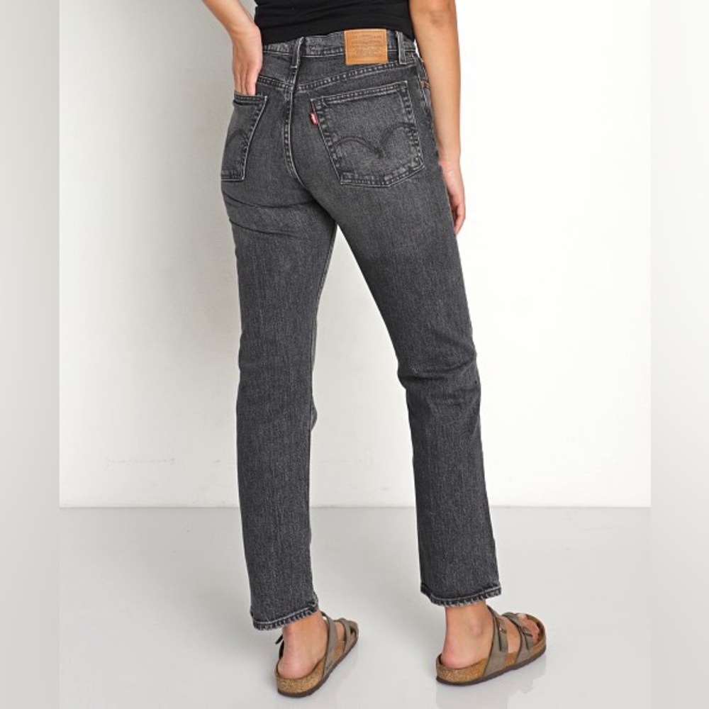 Levi's Women's Wedgie Straight  Charcoal Straight Leg jeans 24